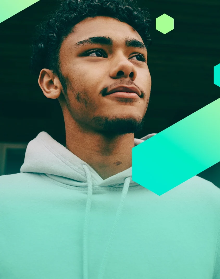 Étudiant découvrant les différences entre AIOps, DevOps et MLOps